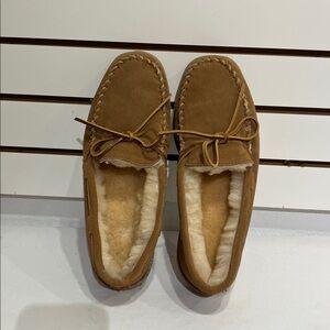 Minnetonka Brown Suede Moccasin Slippers – Size 10